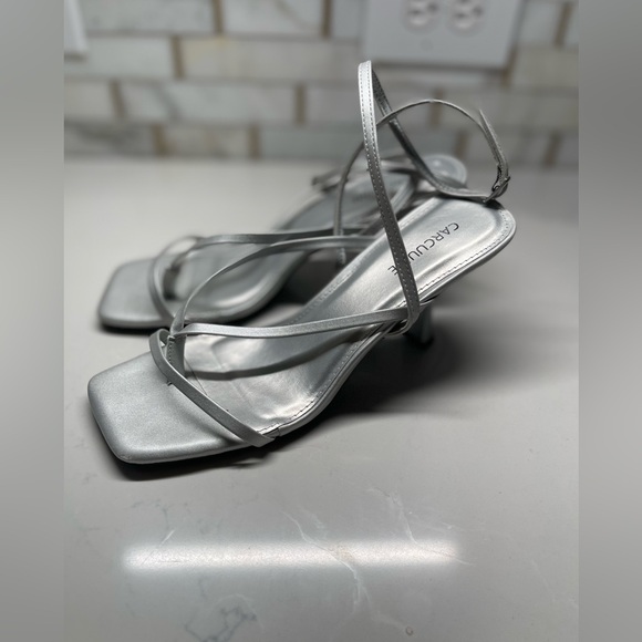 Grey thong style ankle strap kitten heels - Picture 3 of 7